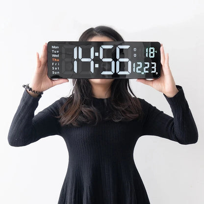 LED Digital Wanduhr mit Fernbedienung, Temperatur, Datum, Wochentage  - Smart Features